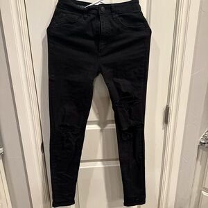 Black ripped skinny jeans